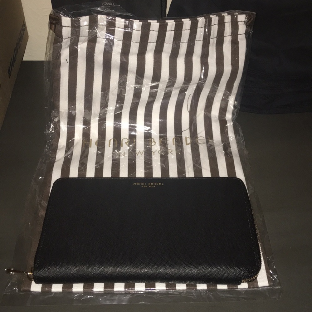 Henri Bendel West 57th XL Zip Wallet